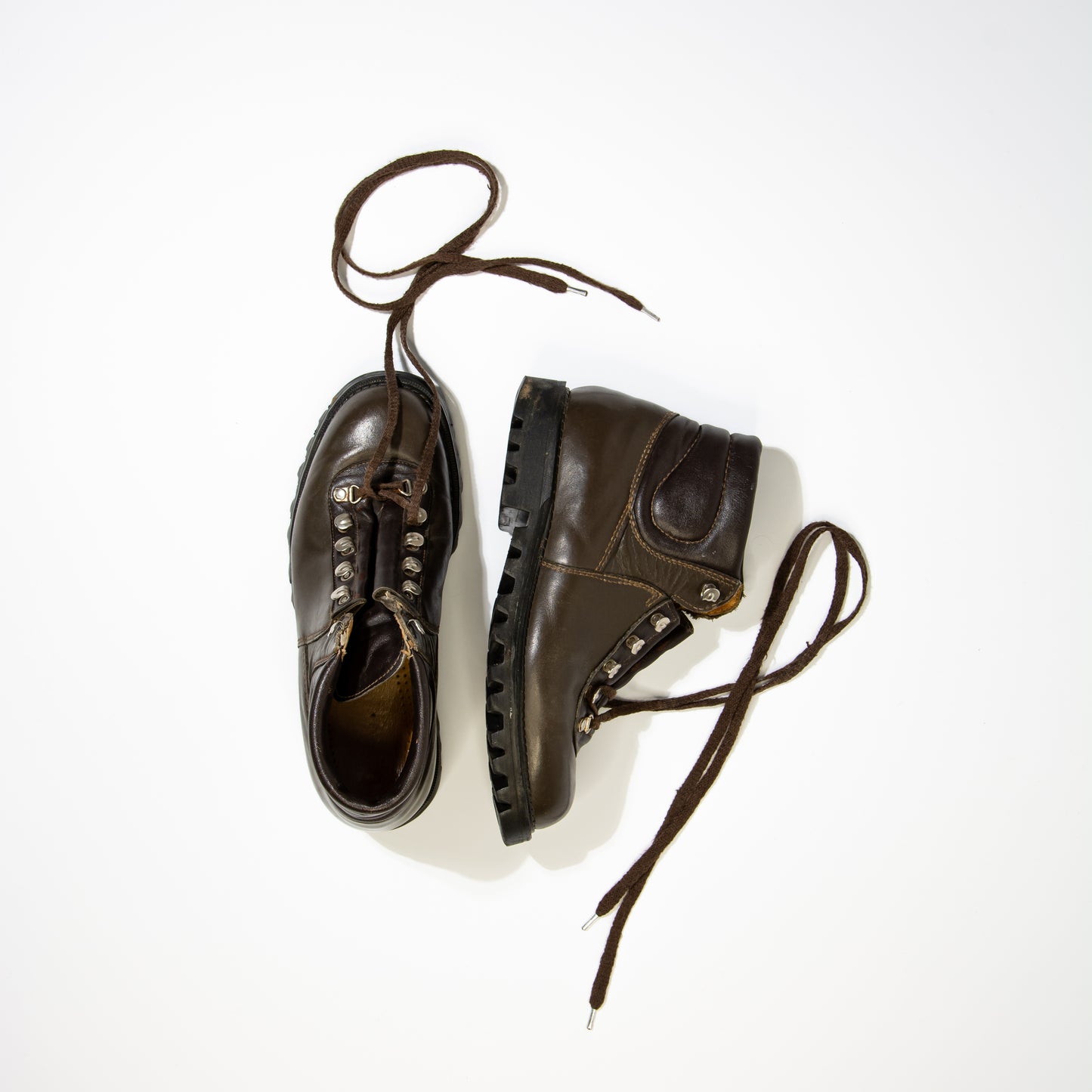 dark brown women’s leather hiking boots